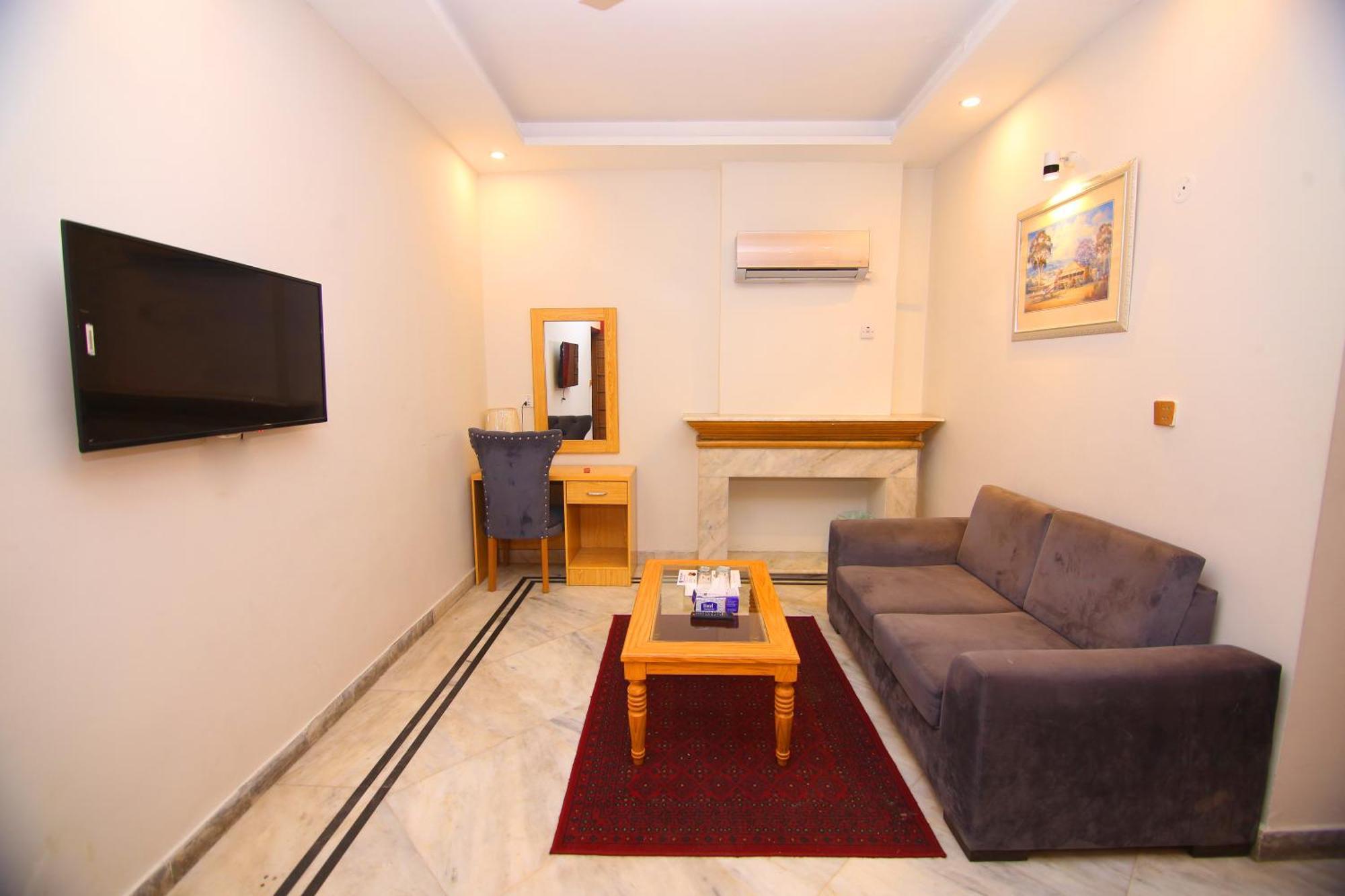 Premier Inn Mall Lahore Exterior foto