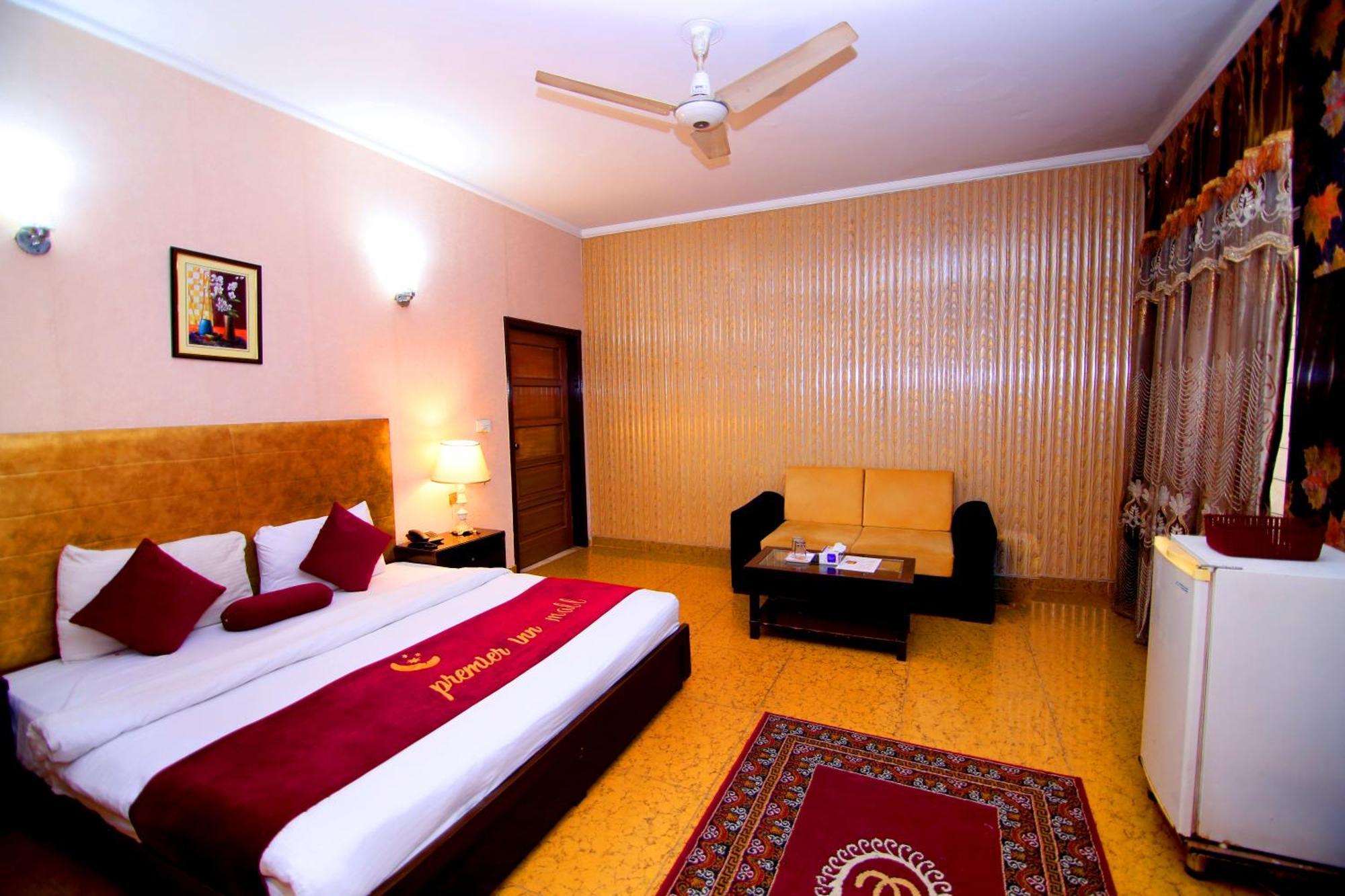 Premier Inn Mall Lahore Exterior foto