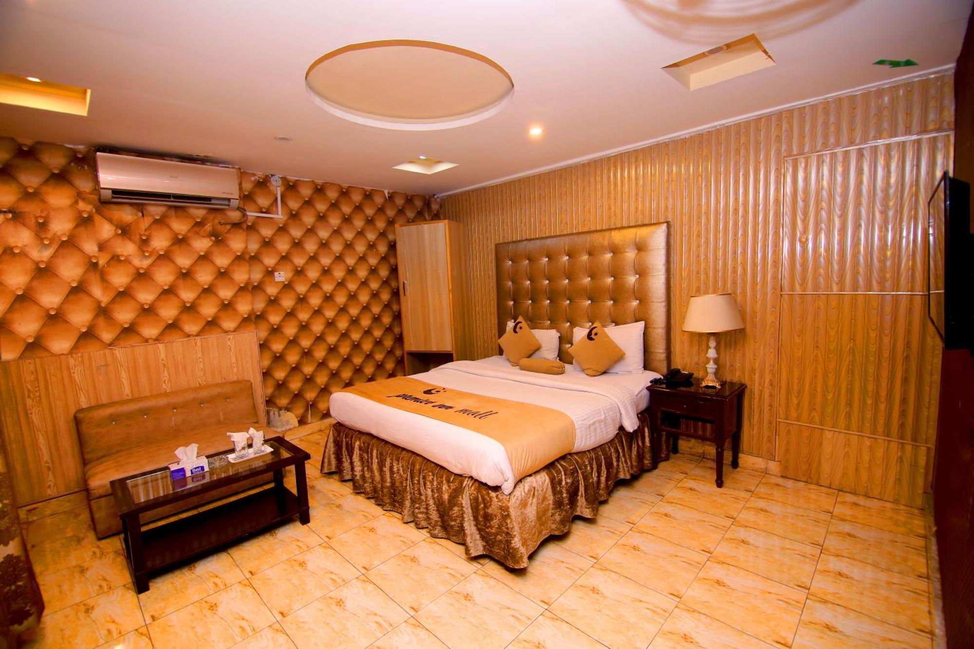 Premier Inn Mall Lahore Exterior foto