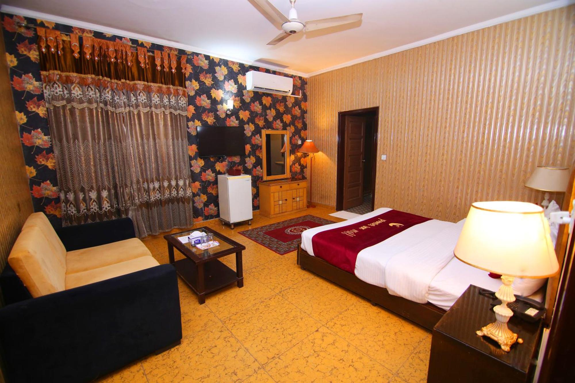 Premier Inn Mall Lahore Exterior foto