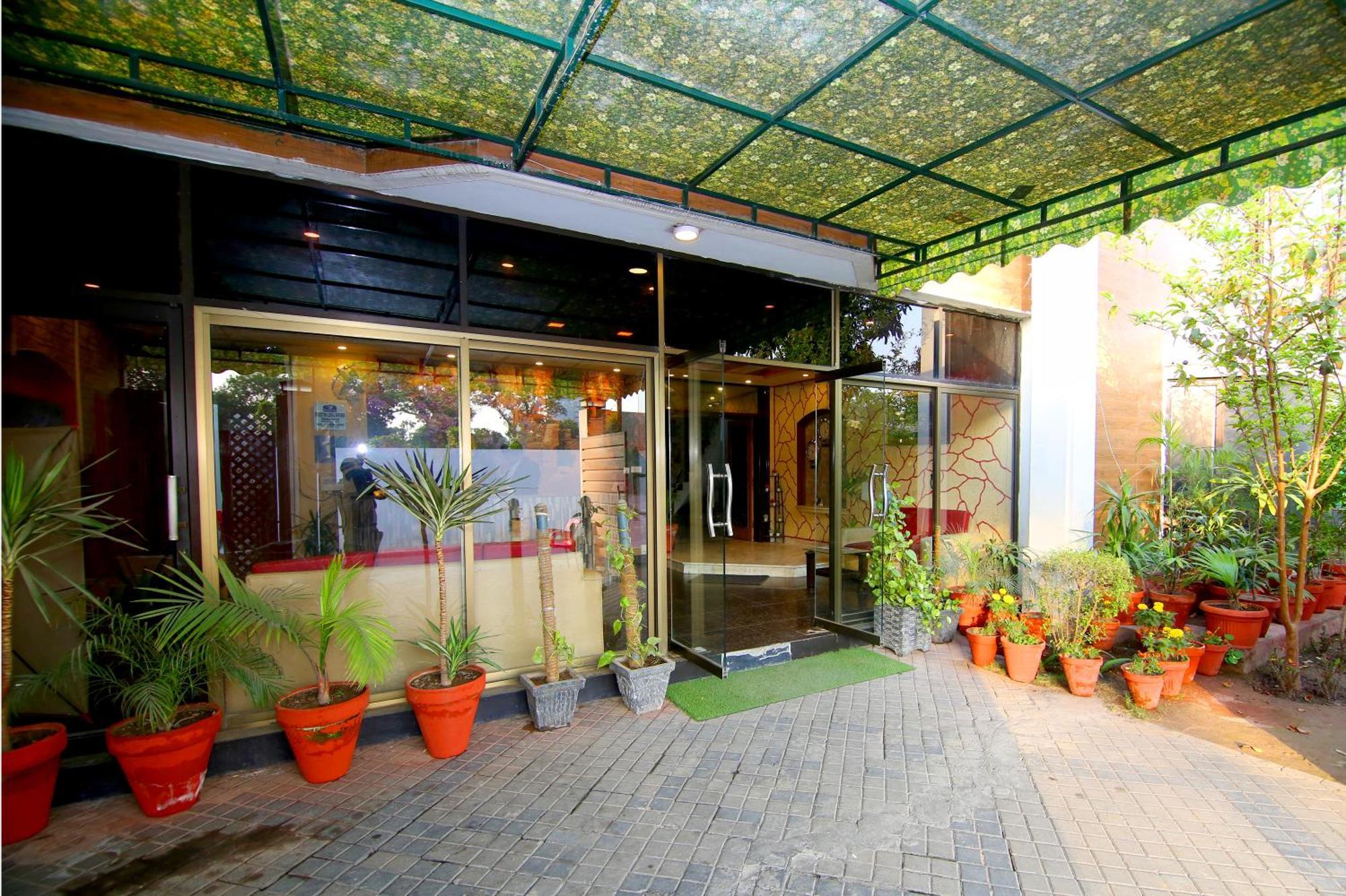 Premier Inn Mall Lahore Exterior foto